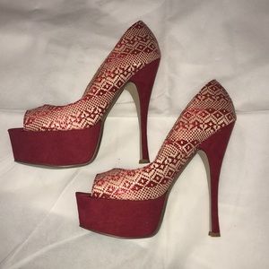 Shoedazzle red heels / raffia and suede